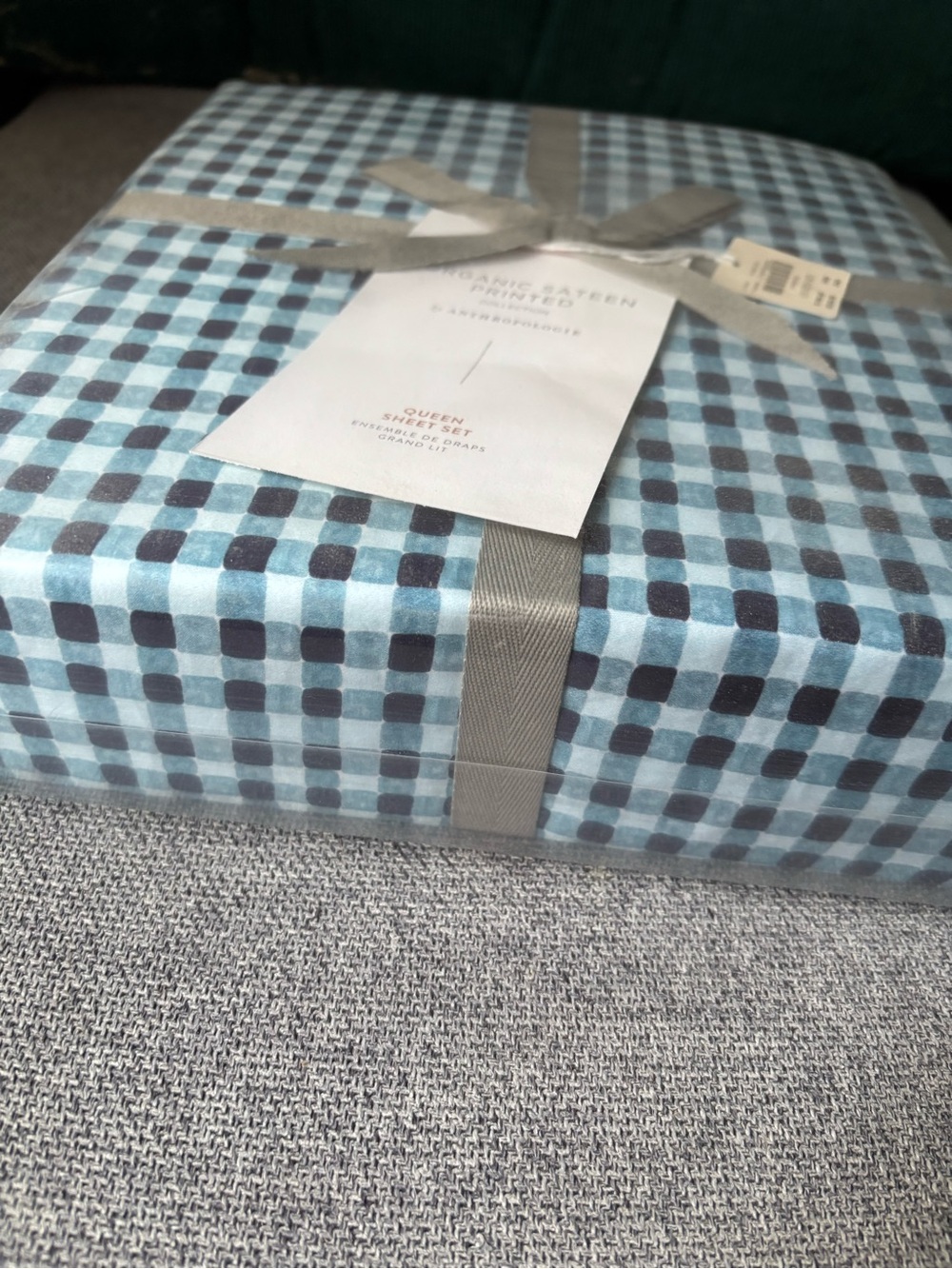 Patterned packaged bedding with tag - Picture 2 of 2